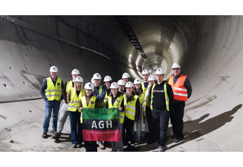 Studenci geodezji z wizytą na budowie tunelu TBM
